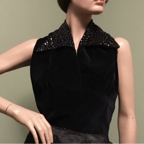 VINTAGE 40s/50s Black Velvet/Star Sequins Halter/Backless/Collar/Side Zip TOP - Picture 2 of 8